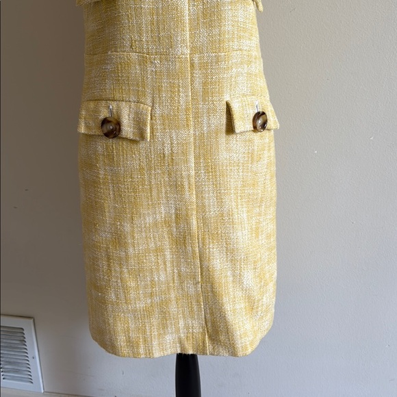 Elegant Yellow Sleeveless Dress - Picture 4 of 8